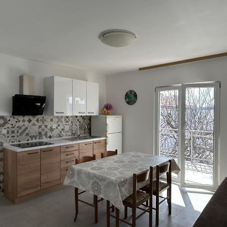 Apartments Ljubomir Rogoznica  Ngoại thất bức ảnh