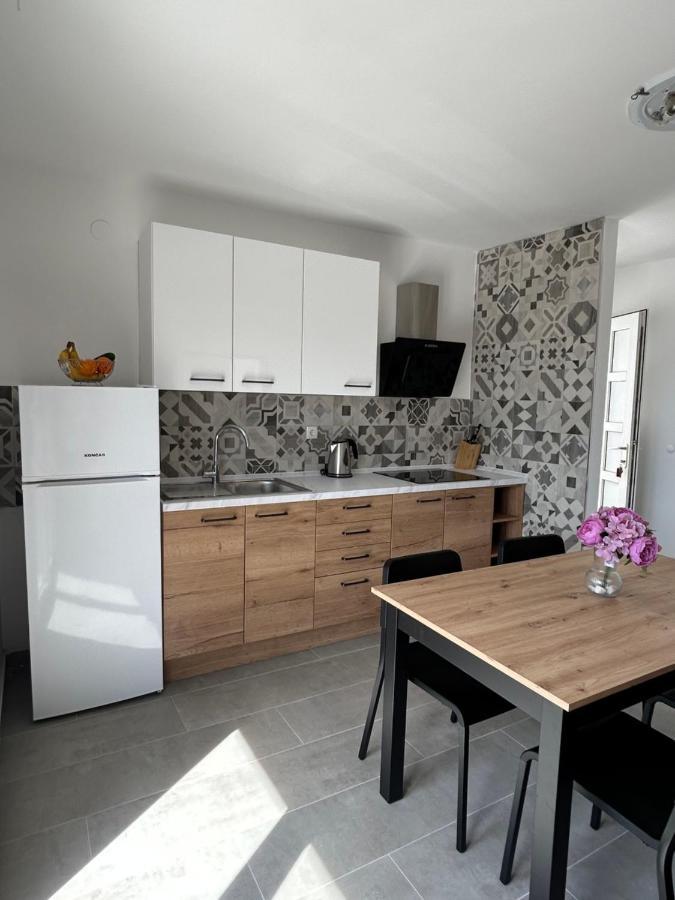 Apartments Ljubomir Rogoznica  Ngoại thất bức ảnh