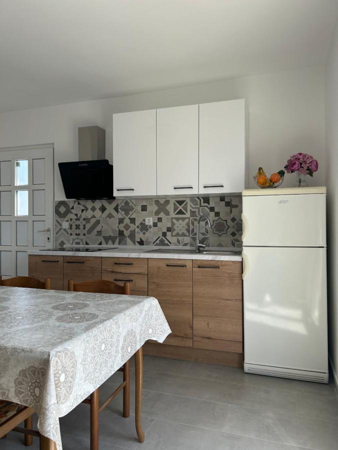 Apartments Ljubomir Rogoznica  Ngoại thất bức ảnh