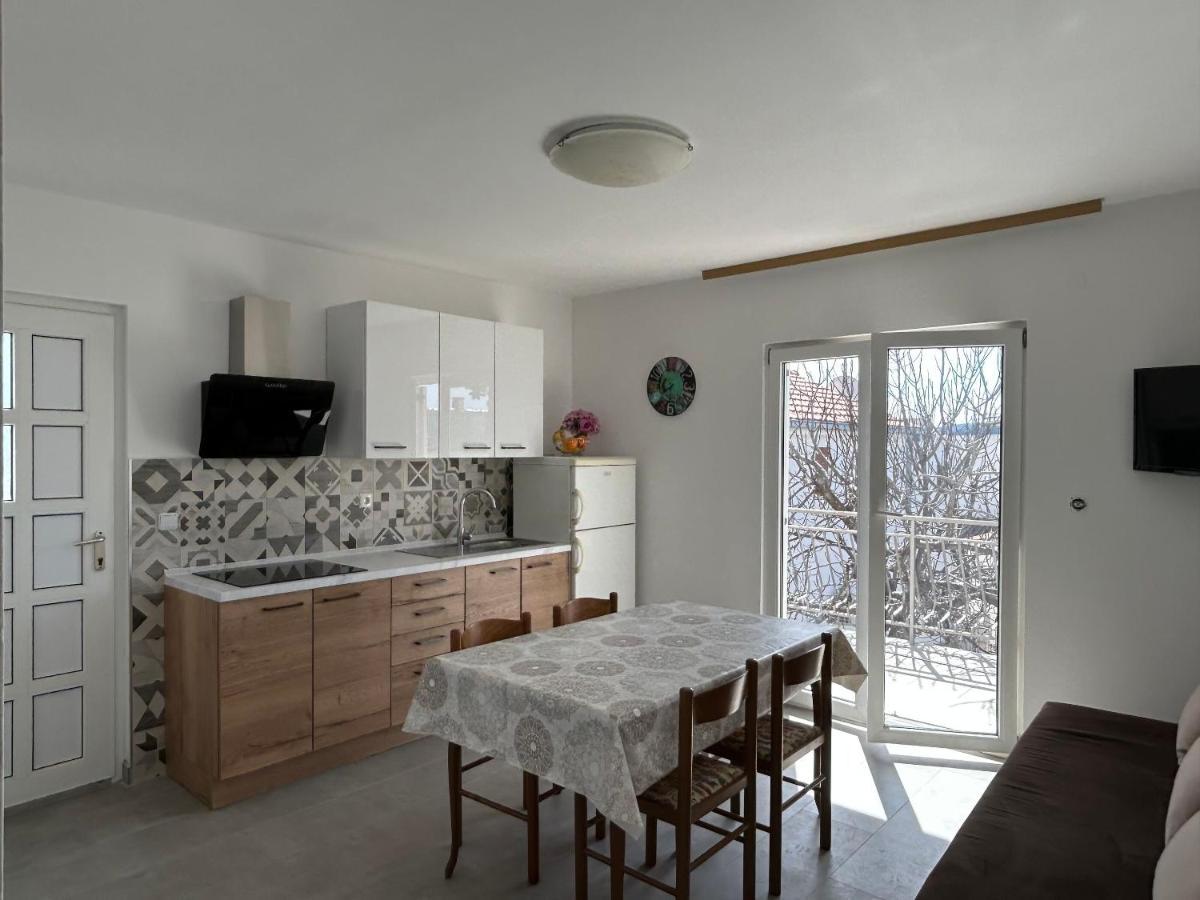Apartments Ljubomir Rogoznica  Ngoại thất bức ảnh