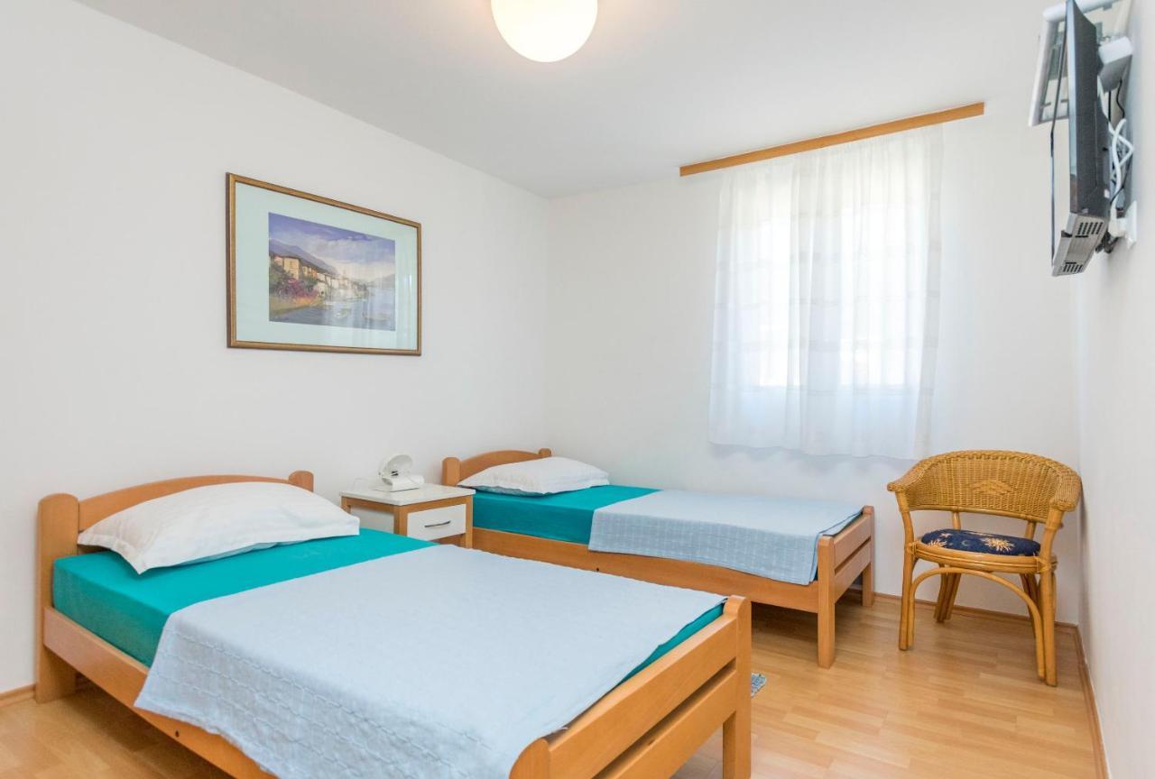 Apartments Ljubomir Rogoznica  Ngoại thất bức ảnh