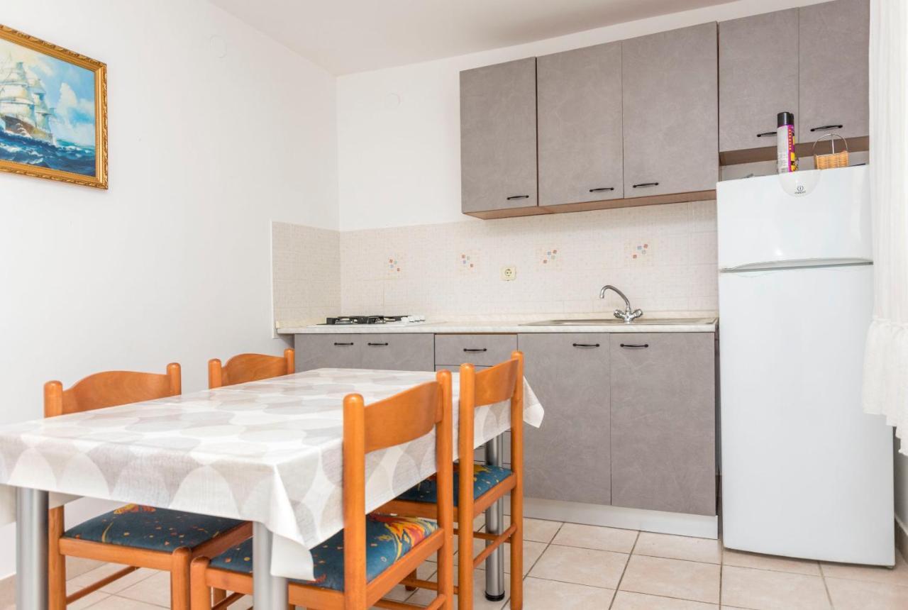 Apartments Ljubomir Rogoznica  Ngoại thất bức ảnh