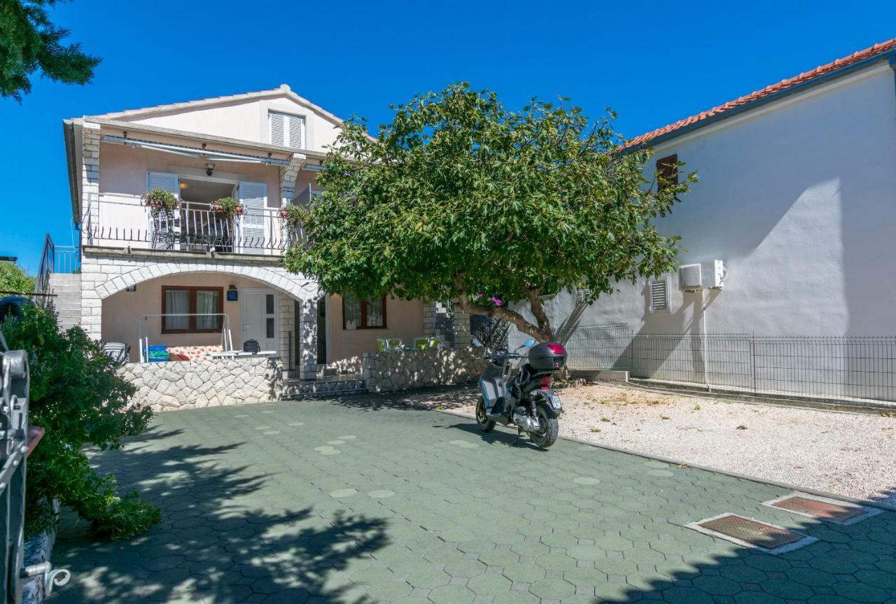 Apartments Ljubomir Rogoznica  Ngoại thất bức ảnh