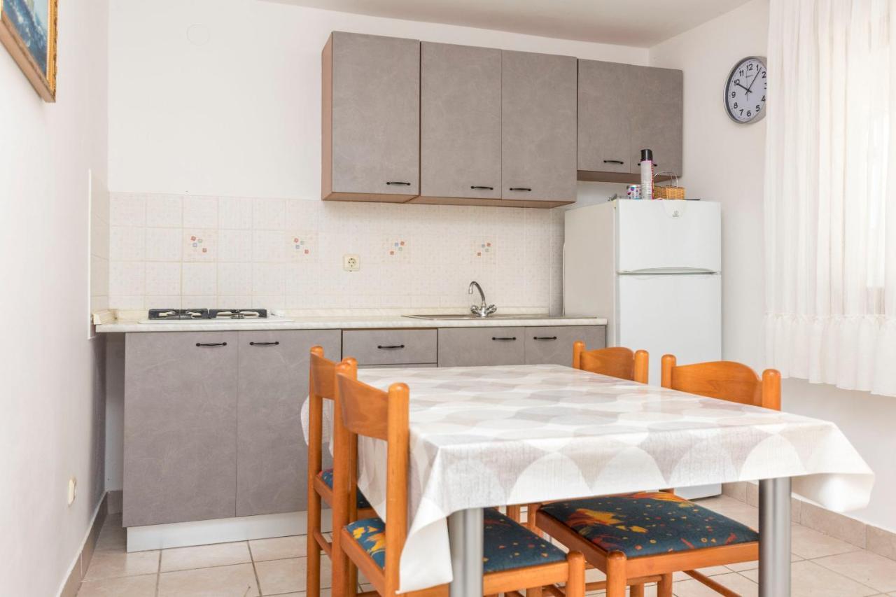 Apartments Ljubomir Rogoznica  Ngoại thất bức ảnh